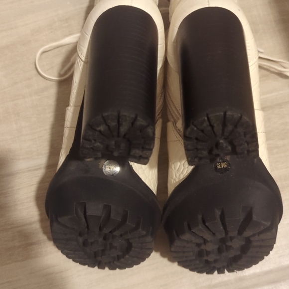 NWOT Vince Camuto Women's Ermania Combat Block Heel Platform Boots - Size 5 - Picture 7 of 8